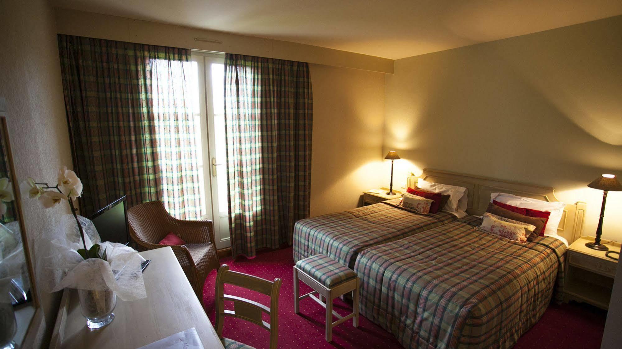 Hotel Le Domaine De Mombreux à Lumbres Extérieur photo